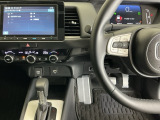 ホンダ純正メモリーナビ搭載なので、遠方へのドライブもお任せ下さい!ステアリング左手側にオーディオ関連のコントロールスイッチを配置しています。操作時は視線を逸らすことなく運転に集中できます