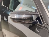 【BMWミラー】視認性の高いスタイリッシュなミラー。自動防眩機能も付いており夜間のドライビングをサポートします。
