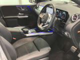 メルセデス・ベンツあざみ野店では中古車専任スタッフが在籍しております。平日もフル稼働で、お客様をお迎えできる準備を整えておりますのでお気軽にご来店下さい。
