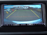 バックカメラ装備しております。駐車時に大変役に立ちますよ。駐車が苦手な方にも便利機能です。