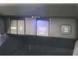 USBオーディオ用ソケットがついていますので携帯電話などを接続すれば音楽等の再生が可能です!充電用ソケットもございます!