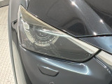 LEDヘッドライトは、点灯の瞬間から最大光量を発揮し、突然暗くなるトンネルなどでの安定感を高めます。