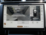 全周囲カメラとセンサーは狭い場所でも安心して駐車できるようにサポート。タッチスクリーンの表示と音で障害物との距離を確認できます。車幅感覚に慣れていない方や駐車の苦手な方には必見の装備といえます♪
