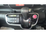 低燃費運転をサポートするECONモード。スイッチをONすると、エンジンやトランスミッション、A/Cなどを協調制御し、燃費の向上に貢献。エコドライブの効果を高めます。