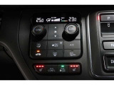 運転席と助手席の温度設定の変更が可能な左右独立タイプのデュアルエアコンです♪♪♪暑がりな人・寒がりな人も誰もが車内を快適にお過ごしいただけます♪♪♪