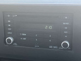 純正CDチューナーがついております。ディスプレイオーディオやナビへの交換などお気軽にご相談ください