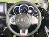 インテリアに合わせたデザインのステアリングは、運転される方のことも考え、運転しやすい形状、大きさです。是非一度、実際に触ってお確かめください。