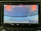 【バックカメラ】運転が苦手な方も車庫入れラクラクです!ギアをリバースに入れれば自動的に切り換わりますので、面倒な操作は不要です♪狭い駐車場もお車を傷つけず安心ですね!