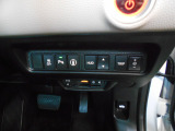 パーキングセンサーや横滑りを防ぐVSA等のスイッチ類は運転席の右側、手の届きやすい位置にあります。