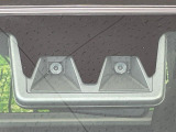 【スマートアシスト】走行中に前方の車両等を認識し、衝突しそうな時は警報とブレーキで衝突回避と被害軽減をアシスト。より安全にドライブをお楽しみいただけます。