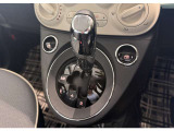 AT限定免許でも運転できる「デュアロジック/MTA」。慣れてしまえば普通のAT車と同じように運転できます。パドルスイッチ(※装備車)でクイックなマニュアル操作も可能です。