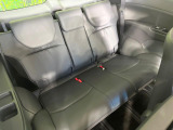 床下収納式のサードシートです。座席部分をコンパクトに収納でき、広大な荷室スペースとしてお使いいただけます!乗車人数や荷物の量など利用シーンに合わせて3列目を有効活用でき、とっても便利♪