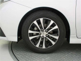 機敏さを引き立てる純正アルミ 205/60 R16 装着!