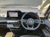 統一感のある広々とした運転席回り