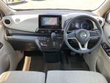 統一感のある広々とした運転席回り