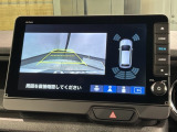 リバースギアに入れるだけで後方の表示へ切り替わります。夜間や雨の日の駐車も楽になりますよ。