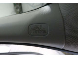 サイドカーテンエアバッグシステムは、側頭衝突時に頭部や頸部を広い範囲で保護し車両側面からの安全性を高めてくれます。