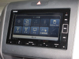 ナビゲーションは純正メモリーナビ(VXM-224VFi)を装着しております。AM、FM、CD、DVD再生、Bluetooth、フルセグTVがご使用いただけます。初めて訪れた場所でも安心ですね!