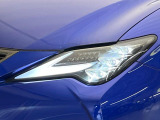 【角型三眼フルLEDヘッドライト】スタイリッシュな見た目の三眼LEDヘッドライトを装備♪スタイルだけでなく、夜間の走行も視界良好で安心してお乗りいただけます。