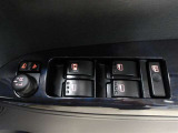 運転席から左右のドアミラーの開閉が可能です♪駐車場でのドアミラーの折り畳みが簡単です♪