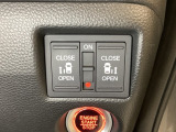 リアドアは乗り降りに便利な両側電動スライドドアです。また運転席に座っていながらスイッチ操作で自在にスライドドアを開け閉めできます。