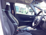 すわり心地の良い運転席・助手席です。長時間のドライブの疲れ軽減に貢献します。どうぞ快適なドライブを♪