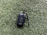 キーフリーシステムになっています。電子キーを携帯しているだけ、それだけでドアのロック開閉からエンジンの始動までできちゃいます♪