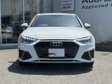 シングルフレームグリルはAudiの象徴的なデザイン要素であり、一目でAudiとわかるスタイル、大きくて迫力のある形状が車のスポーティな印象を強調しており、魅力的なデザインとなっています。