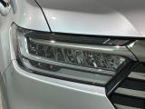 LEDヘッドライトは、点灯の瞬間から最大光量を発揮し、突然暗くなるトンネルなどでの安定感を高めます。