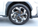 タイヤサイズは225/55R18 純正アルミホイール装着です!