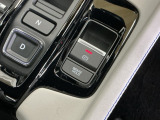パーキングブレーキはスマートな電子制御式と合わせて渋滞時等にブレーキペダルから足を離しても停車状態を保持してくれるオートブレーキホールド機能で運転が楽になります。スタートはアクセルペダルを踏むだけ