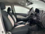 【運転席】シート周りは使用感も少なく、良好な状態となります。丁寧につかわれていたことがよくわかります。