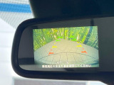 【バックカメラ】駐車時に後方がリアルタイム映像で確認できます。大型商業施設や立体駐車場での駐車時や、夜間のバック時に大活躍!運転スキルに関わらず、今や必須となった装備のひとつです!