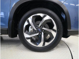 タイヤサイズは225/55R18です。