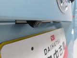 バックモニターは車庫入れの強い味方。 車は構造上、死角がたくさん。後退時の死角をチェックするために便利ですよ。 ただし、バックは目視で確認する事が重要ですよ。