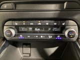 温度の設定のみで快適な風量やモードなどを自動調整してくれるフルオートエアコンを装備!