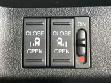 【両側パワースライドドア】スマートキーや運転席のスイッチで後席両側スライドドアの開閉が可能♪電動だから力を入れてドアを開ける必要が無く、小さなお子様でも簡単に開け閉めでき快適です♪