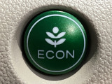 ★ECONスイッチ★ エコドライブを加速しよう!スイッチをONにすると、運転の仕方によるロスを抑え込み燃費をよくするようクルマが頑張ります(*^ー^*)燃費向上にチャレンジ♪