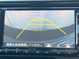 【バックカメラ】駐車時に後方がリアルタイム映像で確認できます。大型商業施設や立体駐車場での駐車時や、夜間のバック時に大活躍!運転スキルに関わらず、今や必須となった装備のひとつです!
