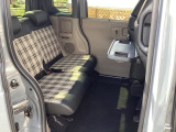 自社整備工場で点検整備をおこなってからお渡ししています。車検が残っている場合は『12ヶ月点検整備』を、車検整備付きの場合は『車検整備』をおこないます。整備費用は車両本体価格に含まれています。