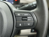 ◆アダプティブクルーズコントロール◆予め設定した車速内でクルマが自動的に加減速。前走車との適切な車間距離を維持しながら追従走行します。【LKAS】車線維持支援システムでステアリング操作を支援。