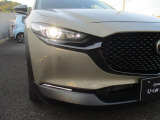 アダプティブ・LED・ヘッドライト!夜間走行時に先行車や対向車の状況を車が判断。ヘッドライトの照射範囲や明るさを自動的に変化させるシステムです。