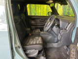 運転席シート廻りは使用感も少なく、良好な状態となっています。丁寧に使われていたことがよくわかりますね。