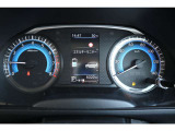 カラフルで見やすい4.2インチディスプレイを採用。様々な車両情報にすばやくアクセスできるアドバンスドドライブアシストディスプレイ。お問い合わせは03-5672-1023へ