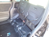 ◆チップアップ&ダイブダウン機構付【ULTR SEAT】は後席座面を左右分割で跳ね上げることができます。トランクで積載できない背の高い荷物をラクラク収納できます。ホンダ車ならではの人気装備です。