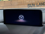 【10.25インチマツダコネクト】車内の雰囲気にマッチした大型ディスプレイ。スマホ接続でのナビ使用やBluetooth再生等、様々な機能が楽しめます。直感的なダイヤル操作が可能で、使い勝手も良好です。
