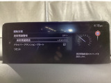 フォワードセンシングカメラで認識した交通標識をディスプレイに表示し、交通標識の見落とし防止を図り、安全運転を支援します。