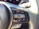 Hondaセンシングの機能のひとつ、アダプティブクルーズコントロール付!アクセルから足を離しても設定したスピードと前車との車間を保ち走行してくれます!車線維持もアシスト☆高速道路で疲労軽減ですね☆