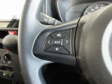 ステアリングスイッチは前方から目を離すことなく操作することが可能。わき見運転の防止に。