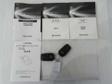 取扱説明書も付属しております。ご購入後は『トヨタの安心感』年式問わずの1年間、距離無制限のロングラン保証が総額表示に含まれてます♪